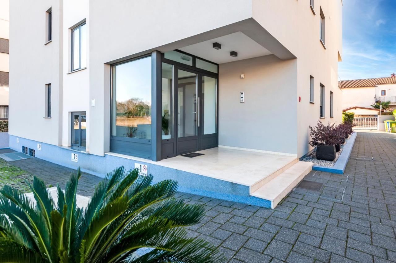 רוביני Sunny Day - Apartment With Parking מראה חיצוני תמונה