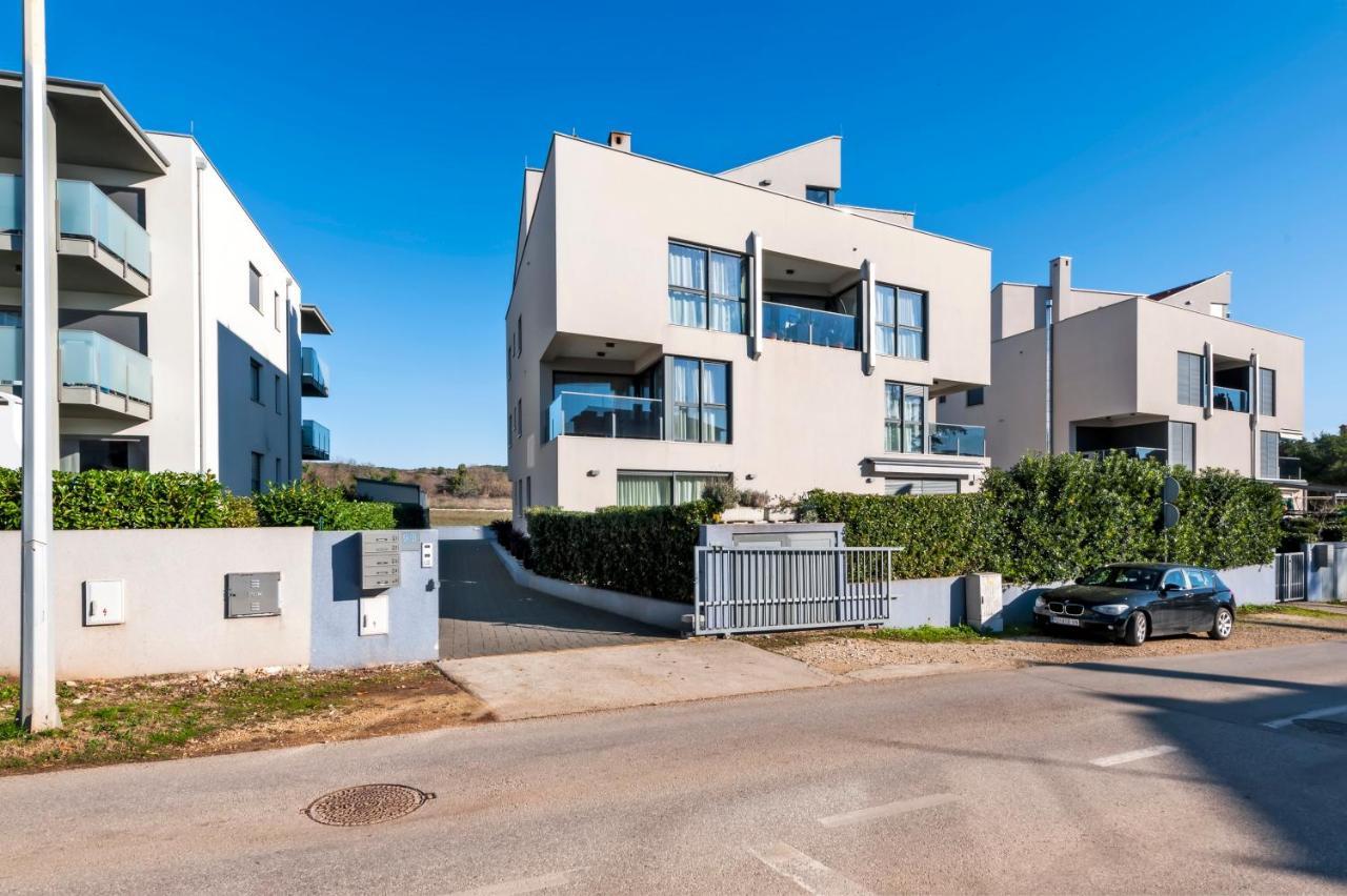 רוביני Sunny Day - Apartment With Parking מראה חיצוני תמונה