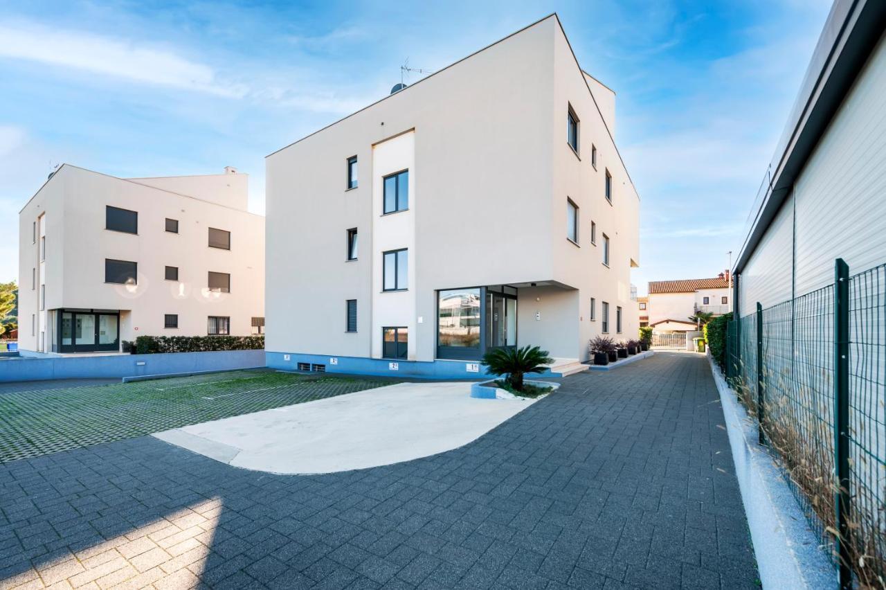רוביני Sunny Day - Apartment With Parking מראה חיצוני תמונה