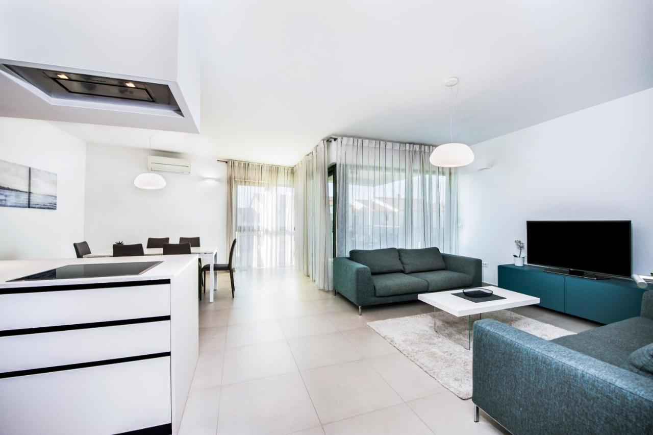 רוביני Sunny Day - Apartment With Parking מראה חיצוני תמונה